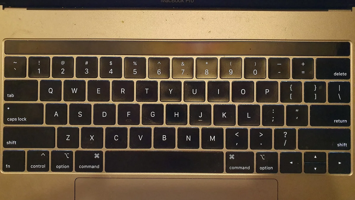 A runner's hands resting on a keyboard, with a split timer on screen in the background